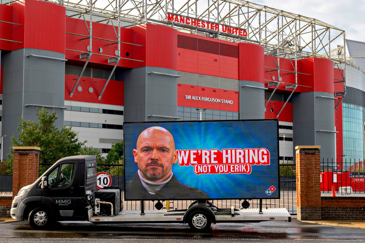 B24PT's tweet photo. Domino's colocou um anúncio no exterior de Old Trafford 🤭 https://t.co/9p6PFk6UPE