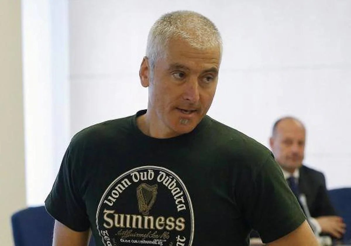 Pepe Lomas estaba en su casa cuando un ladrón entró con una motosierra encendida. Al defenderse, Pepe le disparó. El resultado: 7 años de cárcel y 236.000€ de indemnización a la familia del ladrón.

Mientras tanto, Pedro Sánchez se prepara para reducir las penas de Txapote y