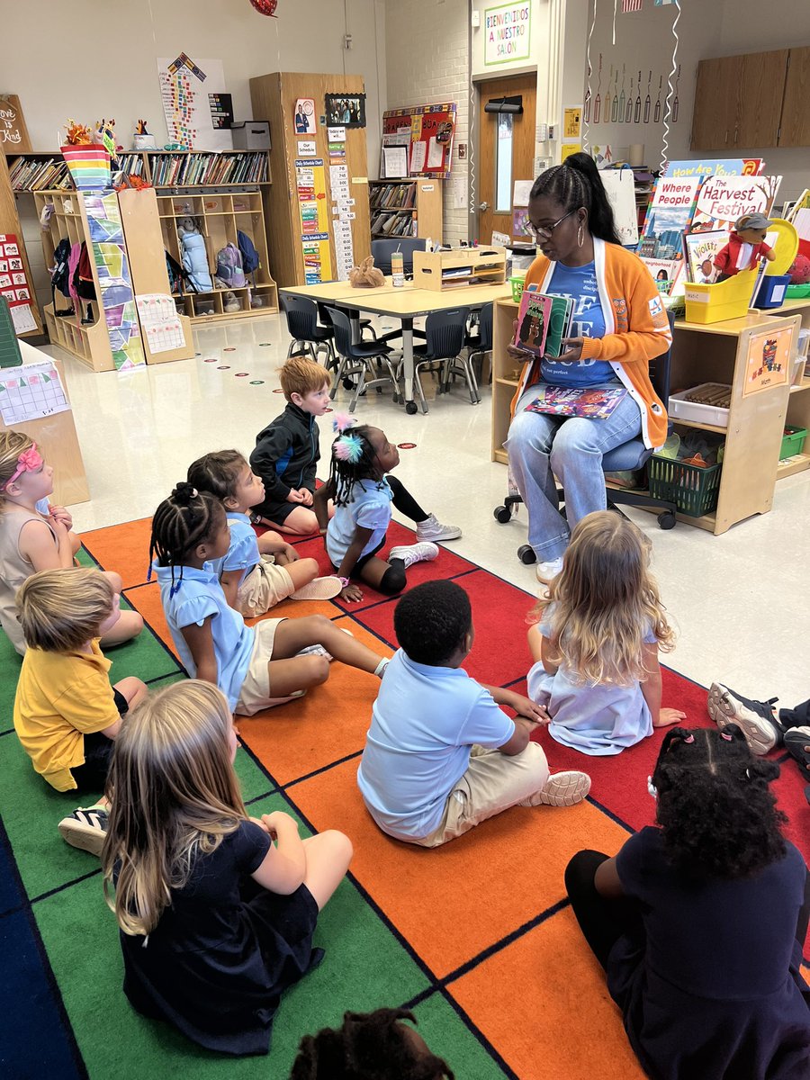 Starting off Pre-K Week at Benteen with @bridget92070 reading Oprah, while our students listened intently. <a href="/docdrewlovett/">Andrew Lovett Jr., Ph. D.</a> <a href="/aps_OEL/">APS Early Learning</a> <a href="/GeorgiaVoices/">Voices for Georgia's Children</a> <a href="/GADeptEarlyCare/">Bright from the Start</a> <a href="/apsupdate/">ATL Public Schools</a>