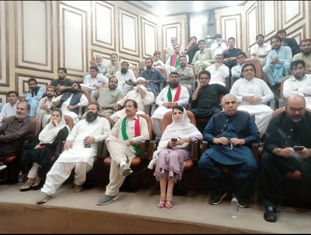 m_k_ni's tweet image. ایک طرف ہماری بزدل مطلب پرست  قیادت ان کی ٹھاٹ باٹ 
چیک۔کریں 
دوسری طرف خان صاحب کے چاہنے والے ورکرز کی حالت چیک کریں بندا گالیاں نا دے تو اور کیا کرے 
@PTIofficial 
@MashwaniAzhar 
@Hammad_Azhar 
@ImranARaja1 
@OfficialShehr