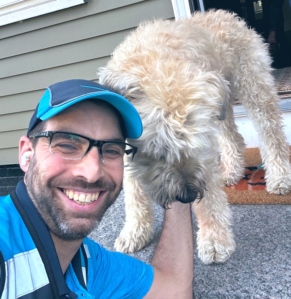 AndrewAugustus's tweet image. Just making some friends along my route #DogsOfAmazon #GusWorks