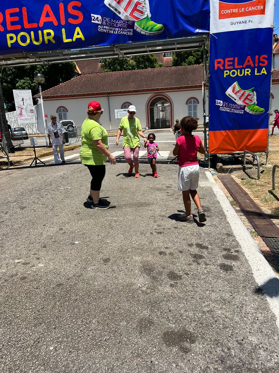 Urgences973's tweet image. Ce week end les urgences-SAMU 973, leurs amis et leurs familles ont couru pour luter contre le cancer! Pendant 24h ils se  sont relayés pour parcourir 214km!
 @laliguecancer @ars_guyane @CHCayenne973