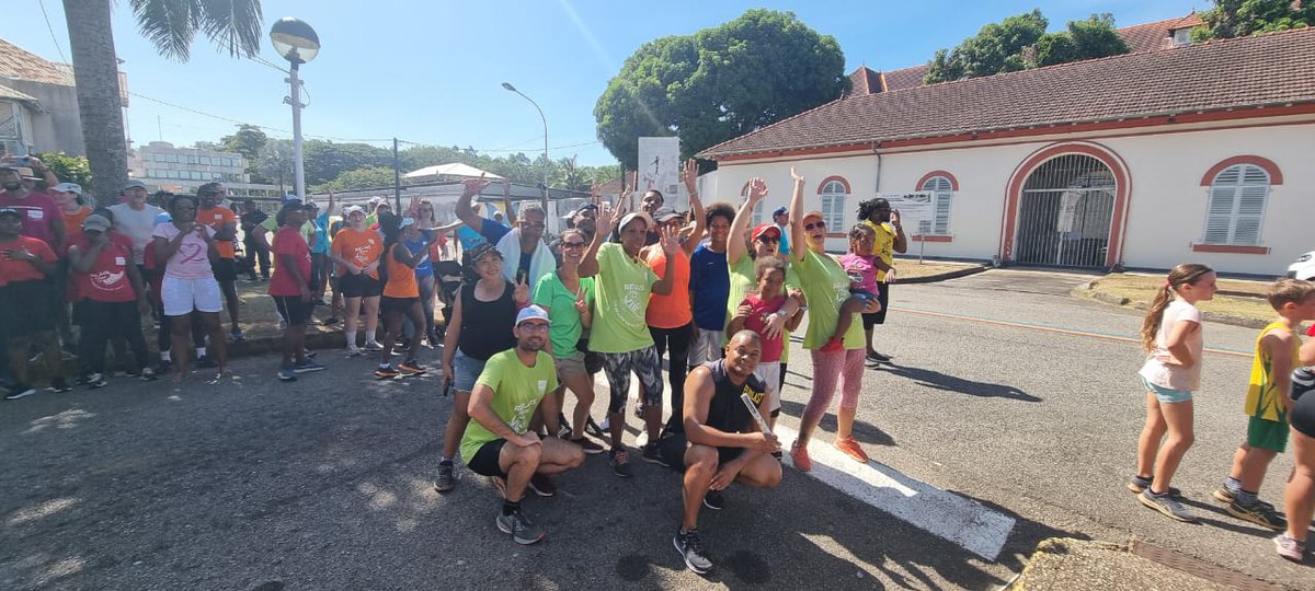 Urgences973's tweet image. Ce week end les urgences-SAMU 973, leurs amis et leurs familles ont couru pour luter contre le cancer! Pendant 24h ils se  sont relayés pour parcourir 214km!
 @laliguecancer @ars_guyane @CHCayenne973