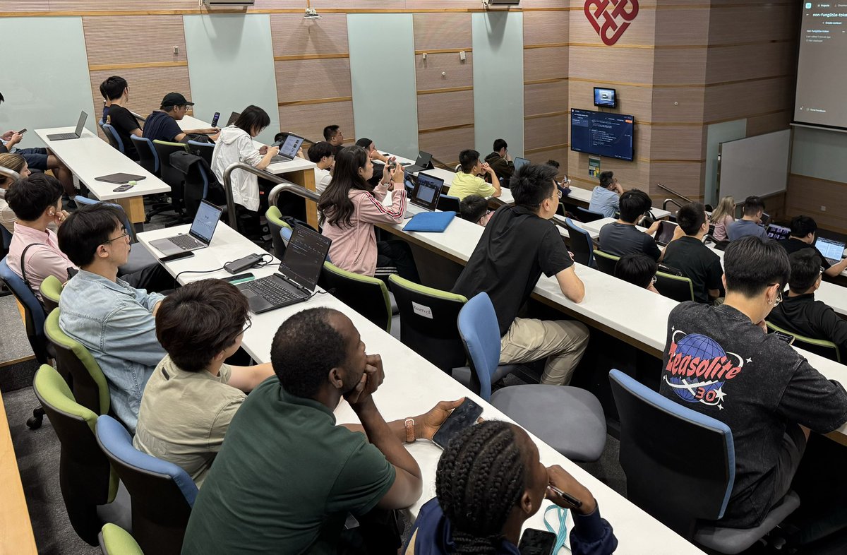 EasyA 🤳📱 tweet media