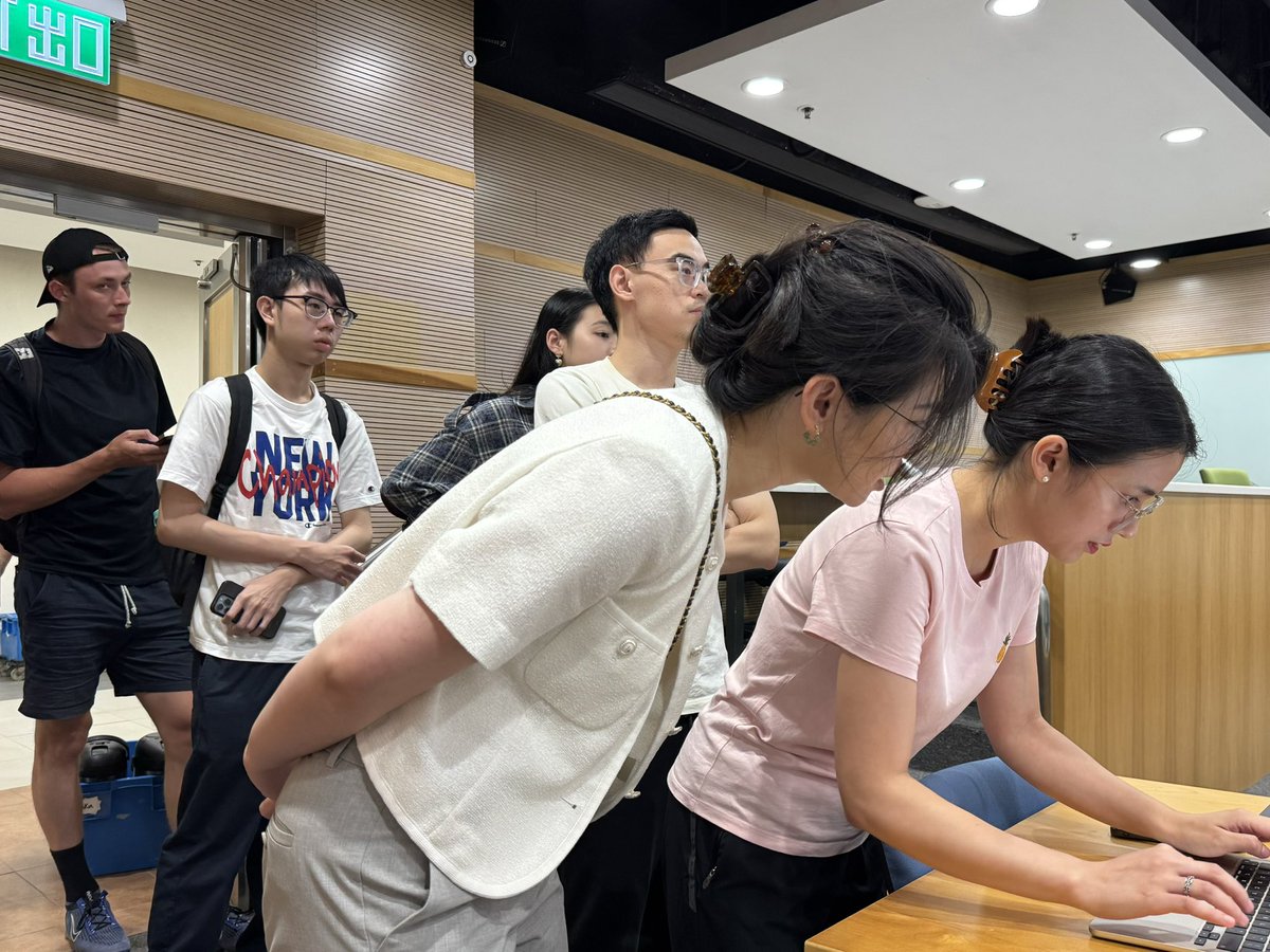 EasyA 🤳📱 tweet media