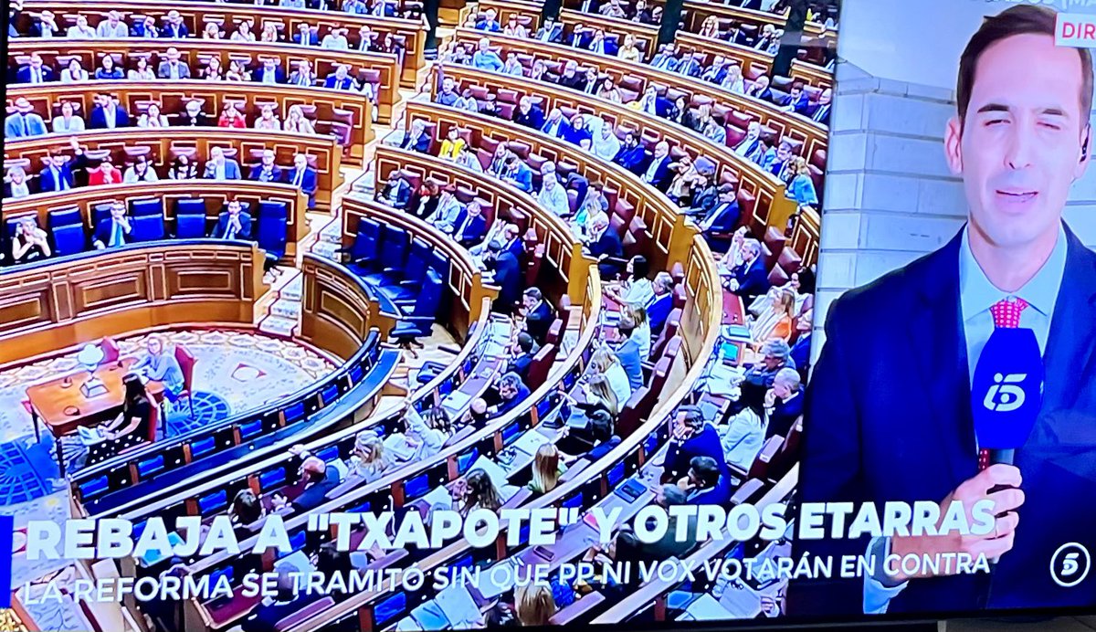 Tildes y Comas (@tildesycomas) on Twitter photo La concordancia entre tiempos verbales en una misma frase proporciona sentido. Se TRAMITÓ y VOTARÁN, en este caso, no pueden ir juntos.
Para una vez que usan la tilde en <a href="/informativost5/">Informativos Telecinco</a> , la emplean mal…
Lo correcto: “la reforma se tramitó sin que PP y VOX votaran en contra” La concordancia entre tiempos verbales en una misma frase proporciona sentido. Se TRAMITÓ y VOTARÁN, en este caso, no pueden ir juntos.
Para una vez que usan la tilde en <a href="/informativost5/">Informativos Telecinco</a> , la emplean mal…
Lo correcto: “la reforma se tramitó sin que PP y VOX votaran en contra”