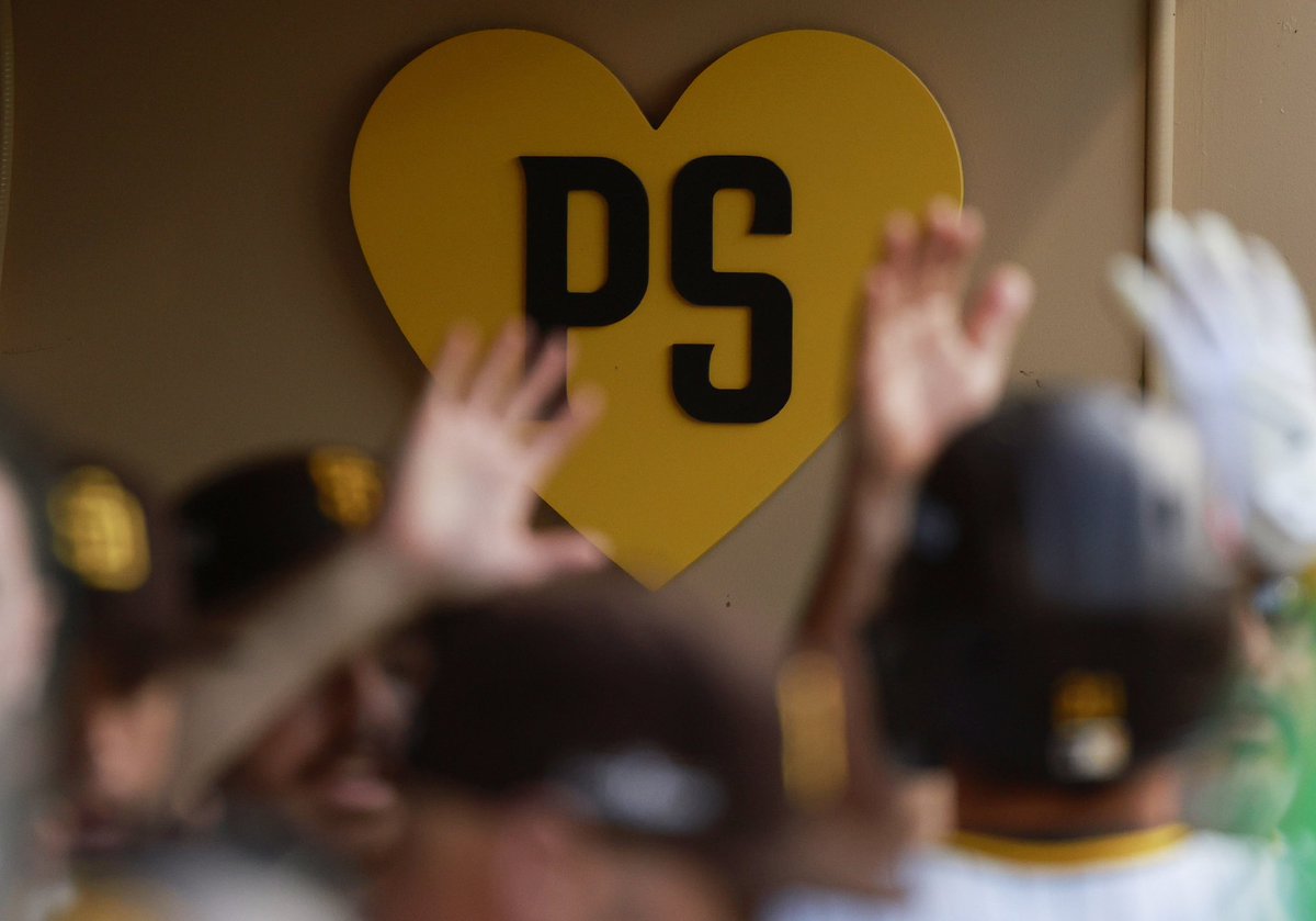 sheel_seidler's tweet photo. Come on home boys…🤎💛⚔️🐉
Magic number 10!

📸@KCAlfredPhoto https://t.co/SQooJRyZU5