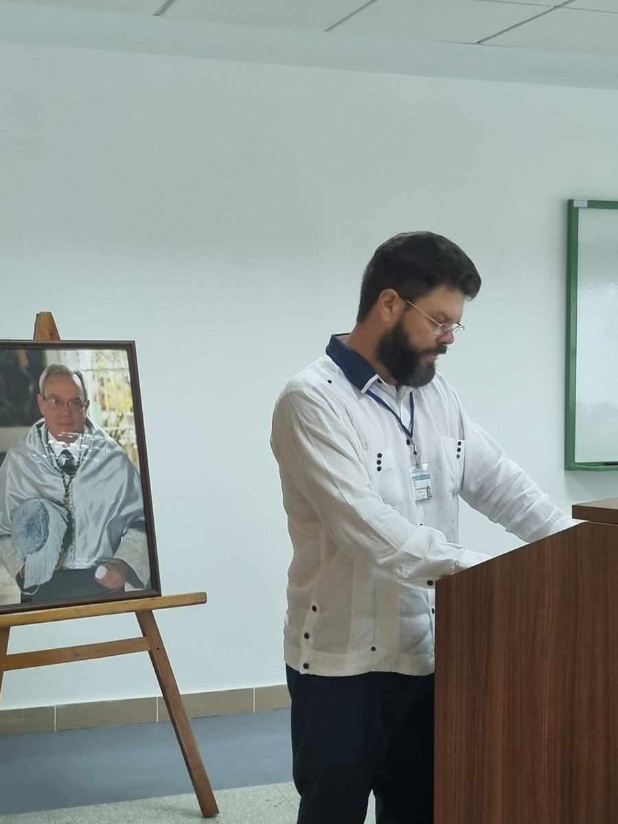 Inaugurates the XIX Workshop on Nuclear Physics by Dr. Fidel Castro Smirnov, prominent researcher and Professor in Nuclear Physics at #NuestroInSTEC ⚛️🩶

#InSTEC #SomosInSTEC #OrgulloInSTEC #OrgulloUH