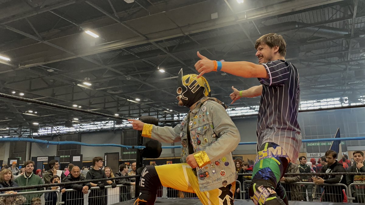 RavageCatchFr's tweet photo. ALLIÉ OU ENNEMI ? 🤨
Un grand merci à la Paris Manga pour cette nouvelle édition ainsi qu'à la WPE pour ce fantastique Catch Corner.
#ravage #ravageestla #catch #catchfr #parismanga #niouks #lesniouks #luchalibre #team #fight #ring #catchcorner #manga #prowrestling #convention https://t.co/a4J2Zn2riV