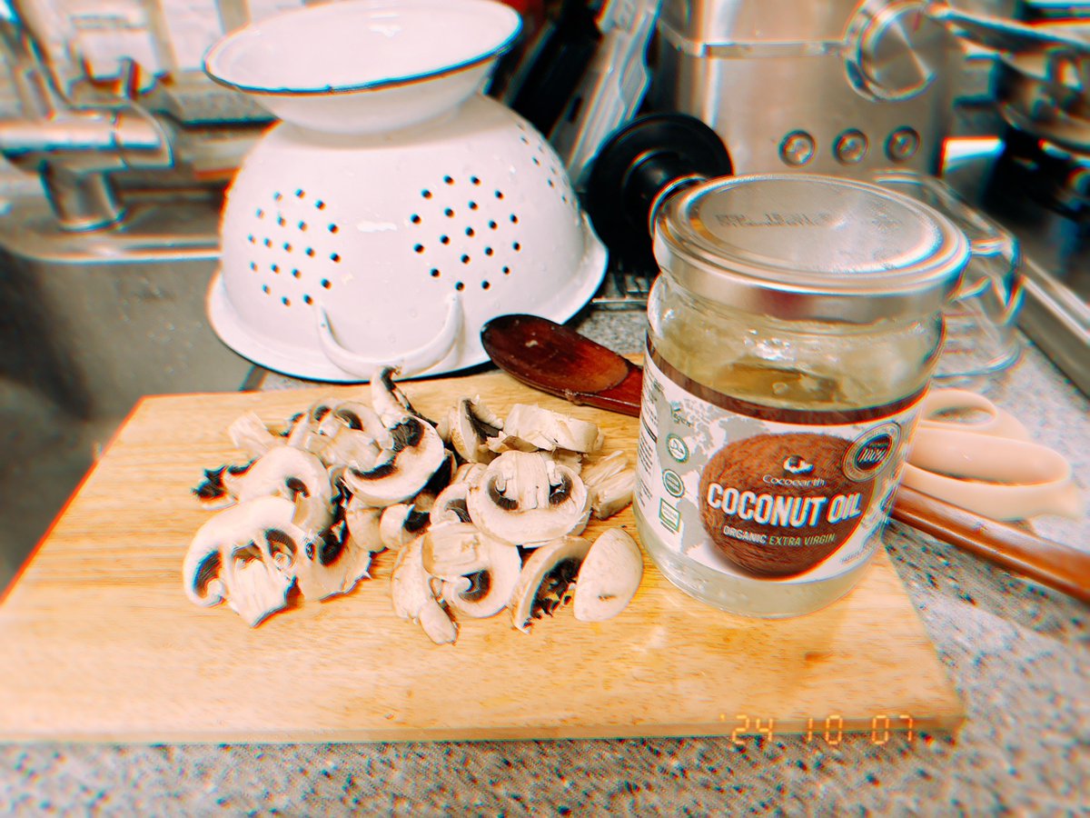 DrewVanilla_'s tweet image. 퇴근 직 후 저녁 요리 &amp;lt;소불고기 1.2kg+마늘+대파 한 단 투척&amp;gt;+&amp;lt;스팀 아스파라거스&amp;gt;+&amp;lt;양송이 버섯+코코넛 오일&amp;gt;에 구워서 &amp;lt;엄마 깻잎+멸치&amp;gt;얹어서 실로 오랜만에 한식 즐겼다🥹💖🫶 #율쪽이 #3hrstudysessiondone ✔️ #육퇴 비로소 진짜 퇴근🫢 #백투독서 #MondayDrew