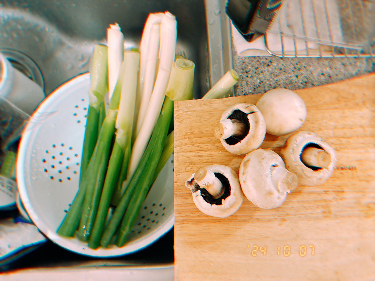 DrewVanilla_'s tweet image. 퇴근 직 후 저녁 요리 &amp;lt;소불고기 1.2kg+마늘+대파 한 단 투척&amp;gt;+&amp;lt;스팀 아스파라거스&amp;gt;+&amp;lt;양송이 버섯+코코넛 오일&amp;gt;에 구워서 &amp;lt;엄마 깻잎+멸치&amp;gt;얹어서 실로 오랜만에 한식 즐겼다🥹💖🫶 #율쪽이 #3hrstudysessiondone ✔️ #육퇴 비로소 진짜 퇴근🫢 #백투독서 #MondayDrew