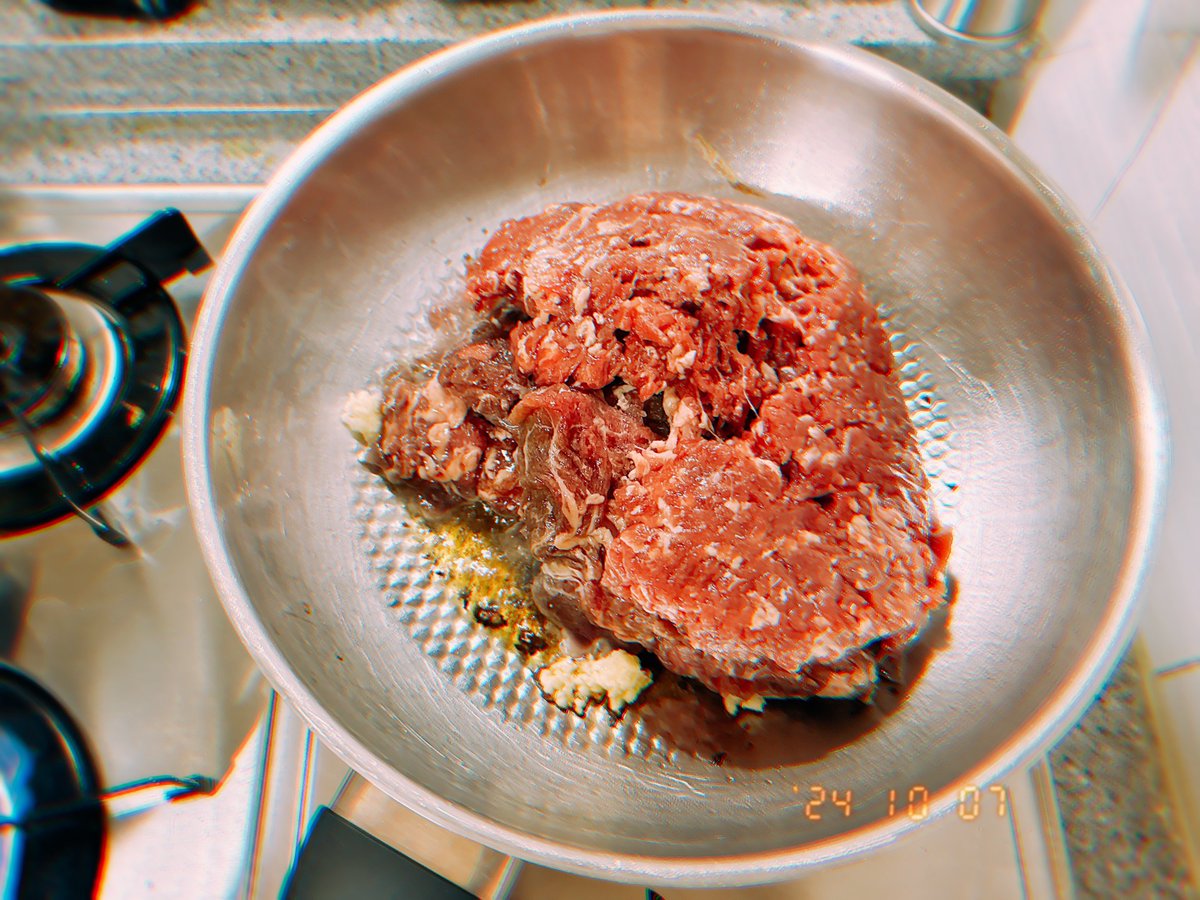 DrewVanilla_'s tweet image. 퇴근 직 후 저녁 요리 &amp;lt;소불고기 1.2kg+마늘+대파 한 단 투척&amp;gt;+&amp;lt;스팀 아스파라거스&amp;gt;+&amp;lt;양송이 버섯+코코넛 오일&amp;gt;에 구워서 &amp;lt;엄마 깻잎+멸치&amp;gt;얹어서 실로 오랜만에 한식 즐겼다🥹💖🫶 #율쪽이 #3hrstudysessiondone ✔️ #육퇴 비로소 진짜 퇴근🫢 #백투독서 #MondayDrew