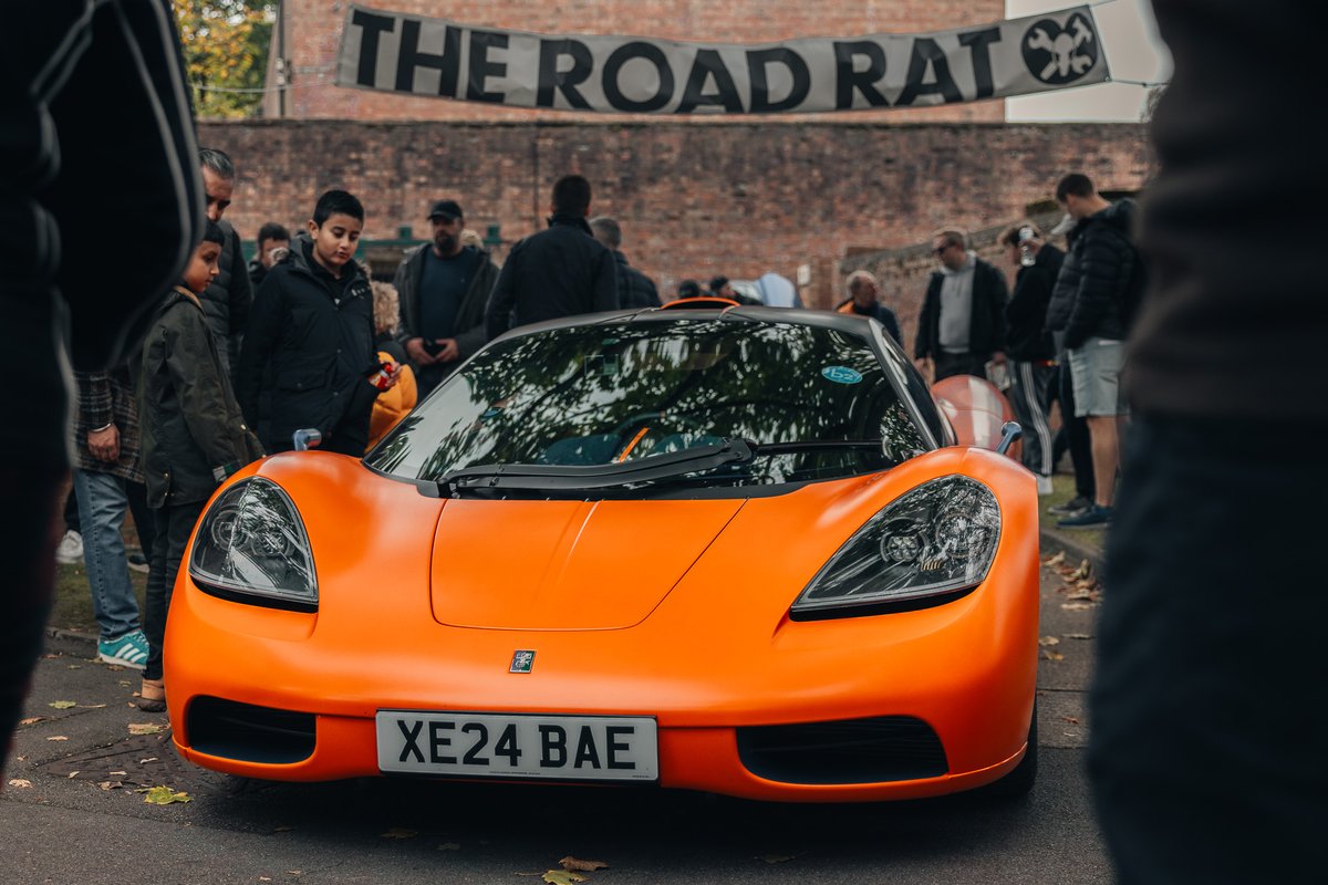 FAN-tastic to see a colourful collection of T.50 supercars and owners, parked up in convoy at the last Bicester Scramble of the year!

#GMA #Gordonmurrayautomotive #roadratmagazine #T50 #Fancar #bicesterheritage