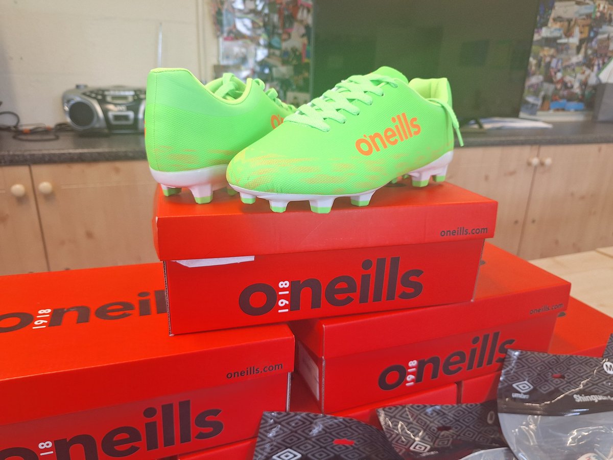 JobstownSCP's tweet photo. A big thank you to Ian Coughlan @CommercialsHur1 for the amazing donations of football boots and shin guards for our new girls football team ⚽️ #girlsinsports #girlsfootball #jobstown #jobstownscp #scpjobstown #tallaght #schoolengagement #schoolcompletionprogramme https://t.co/zzDtBDyWSR
