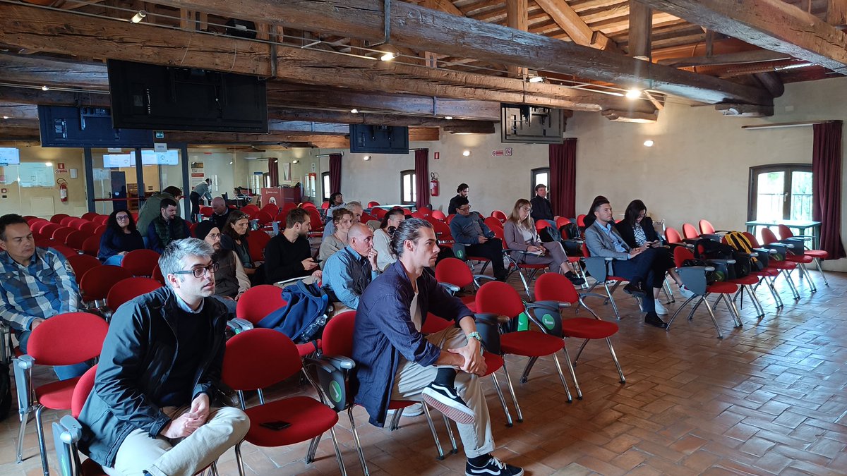 CoopsAgroCV's tweet photo. (1/3) Nuestra compañera Cristina Martínez ha presentado los resultados y conclusiones principales de los Focus Group organizados y de las 120 encuestas realizadas a cooperativistas y personas consumidoras en la Comunitat Valenciana en el marco del proyecto #Phito https://t.co/vzkQAo2Sew