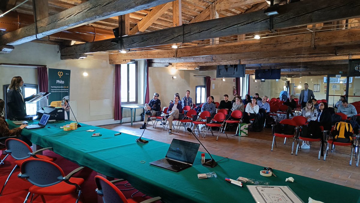 CoopsAgroCV's tweet photo. (3/3) ... contacto con su cooperativa, con otros agricultores, con gente que ofrezca trabajo y servicios de utilidad. La potencialidad de la plataforma puede mejorar la comunicación entre las cooperativas, el personal técnico y los socios y socias. https://t.co/abo9BuIozd