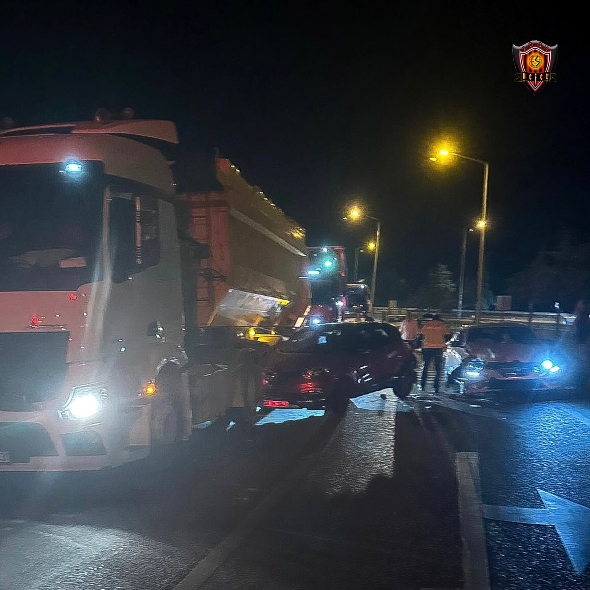 Kumluca maçı dönüşü taraftarlarımızın bulunduğu aracın kaza yaptığını, araçtaki kardeşlerimiz Furkan Yalçın, Gökhan Değirmencioğlu, Erkam Gökalp, Onur Uğur, Battal Ayaz’ın yaralandığını üzüntüyle öğrenmiş bulunuyoruz. Ağır yaralımız ve can kaybımız yoktur. Yaralı taraftarlarımıza