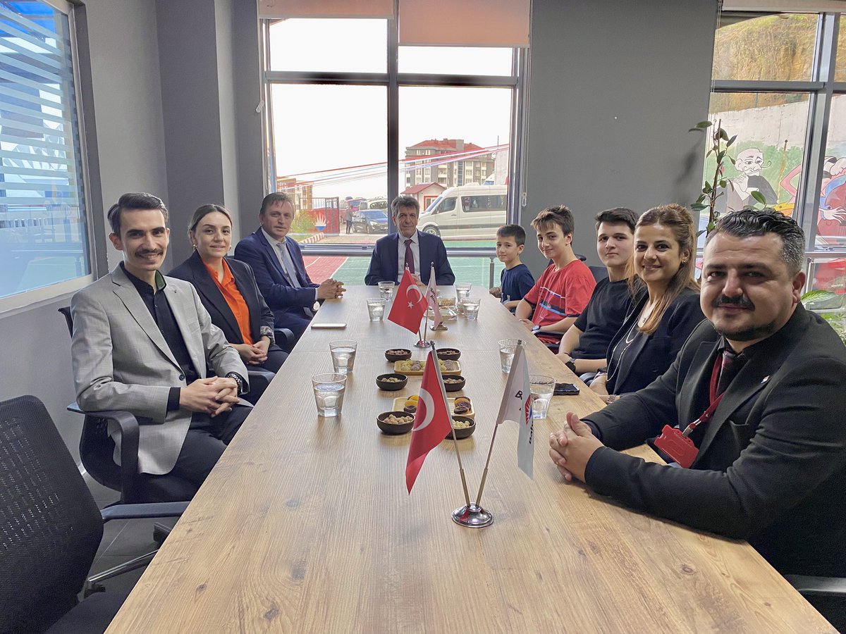 BahcesehirFatsa's tweet photo. Fatsa Kaymakamımız Sayın Avni Kula kampüsümüzü ziyaret etti. 

Kendilerine nazik ziyaretleri ve değerli paylaşımları için teşekkür ederiz. https://t.co/WlomJE7xF4