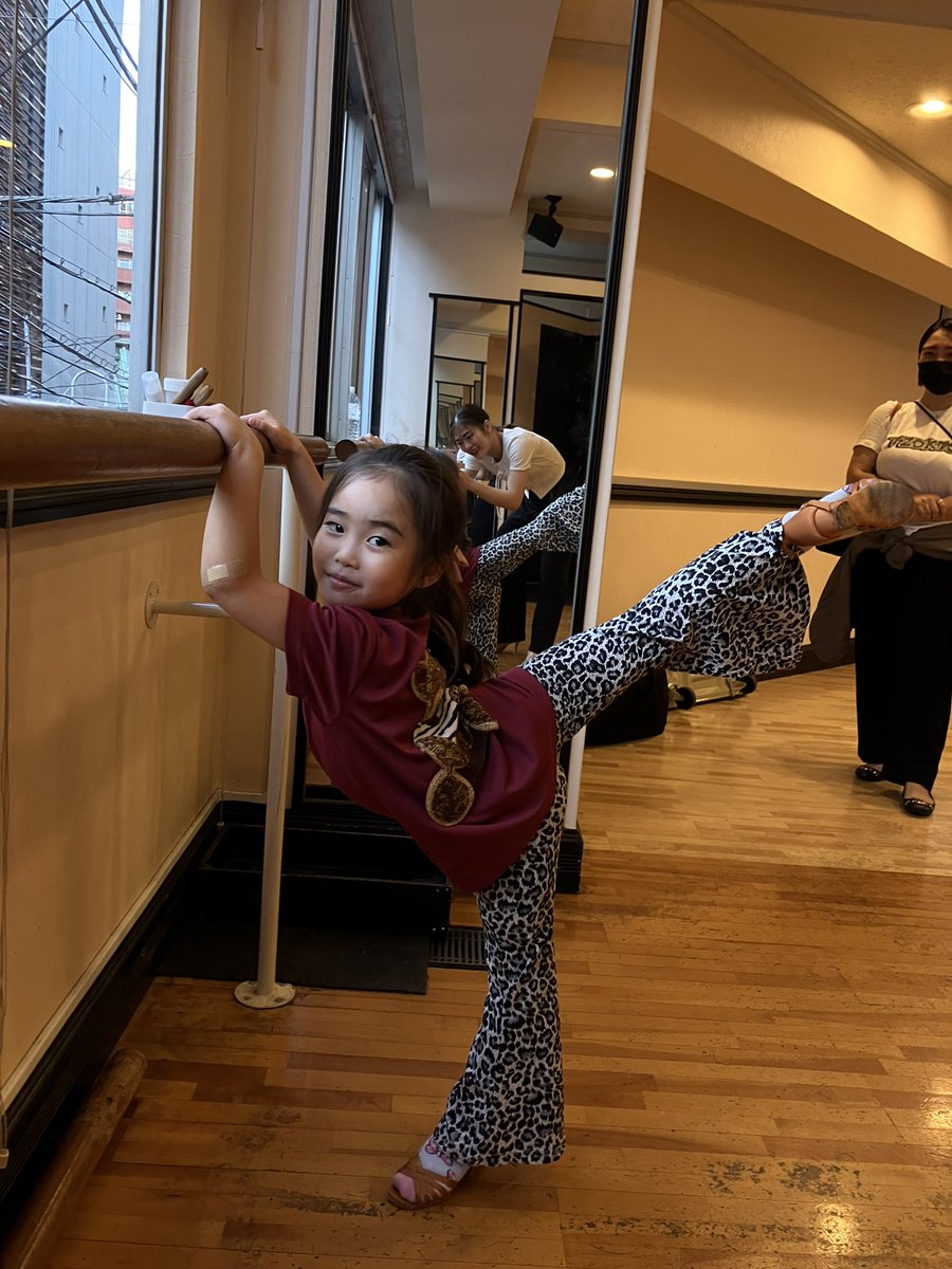liberadance's tweet photo. ✨️👏
 #KIDS #Stretch #LIBERADANCE https://t.co/x7ZiWmxqnz