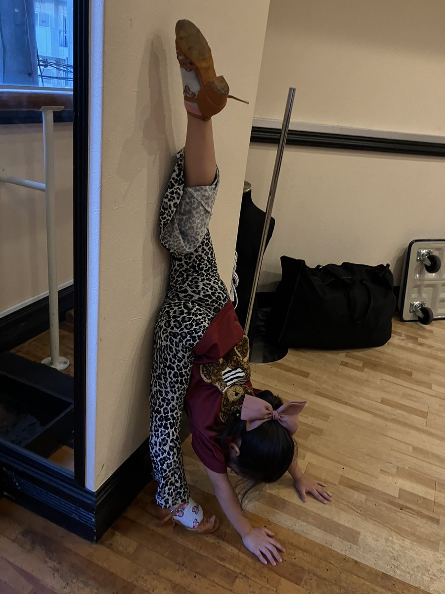 liberadance's tweet photo. ✨️👏
 #KIDS #Stretch #LIBERADANCE https://t.co/x7ZiWmxqnz
