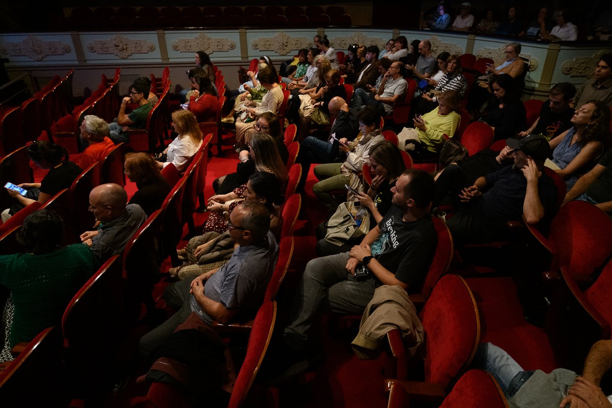 ouffestival's tweet photo. O domingo pechamos a semana como mellor sabemos, voltando ás salas. Desta vez, ao Teatro Principal para gozar das películas premiadas da edición.

🎞 #OUFF2024 https://t.co/NrHyLRLUht