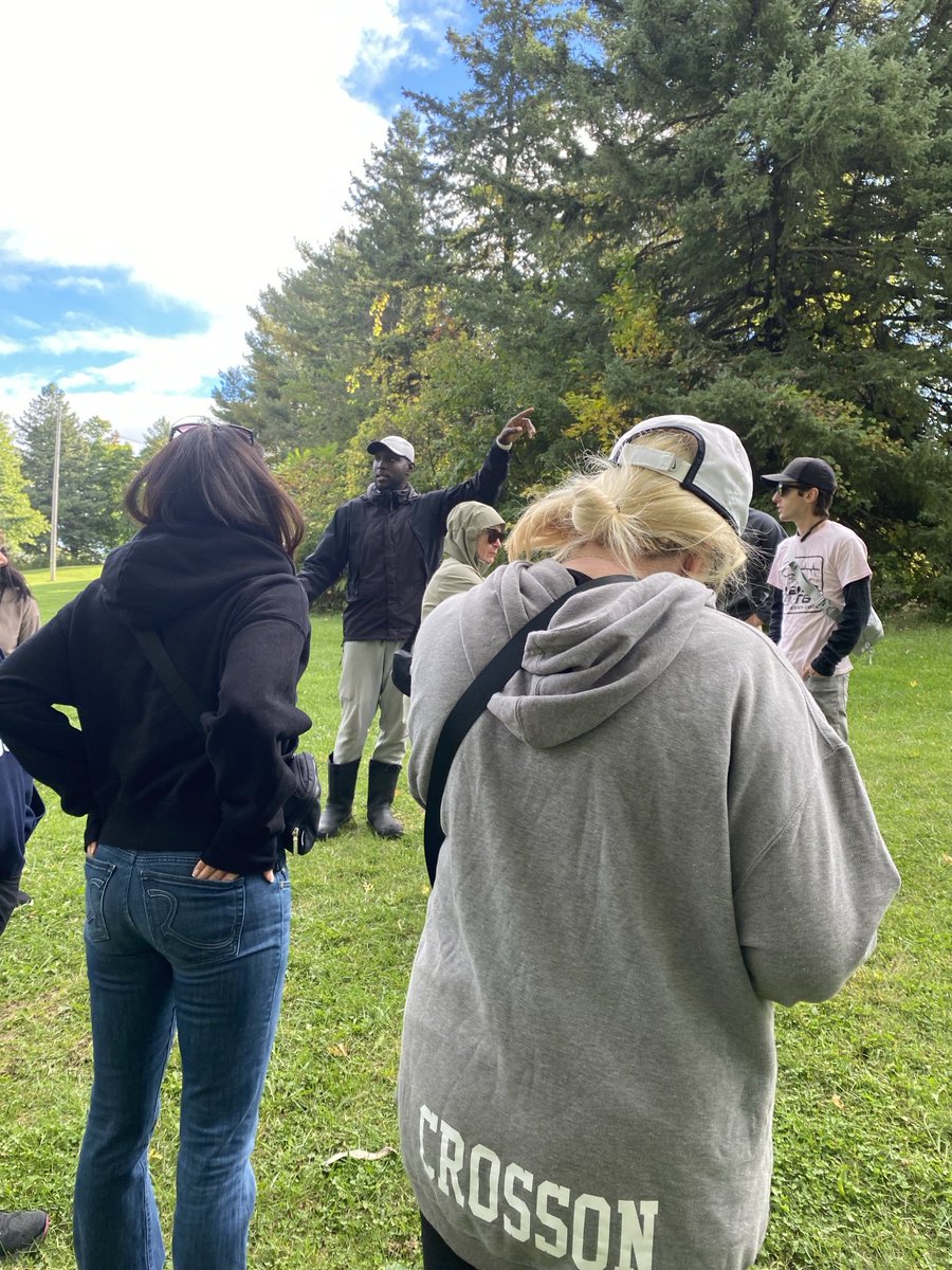 Antonie21622315's tweet photo. Volunteers @HCDSB getting ready for cross country and our students. #fallday #running Thank you @ConservHalton https://t.co/o3XnlK1rXv