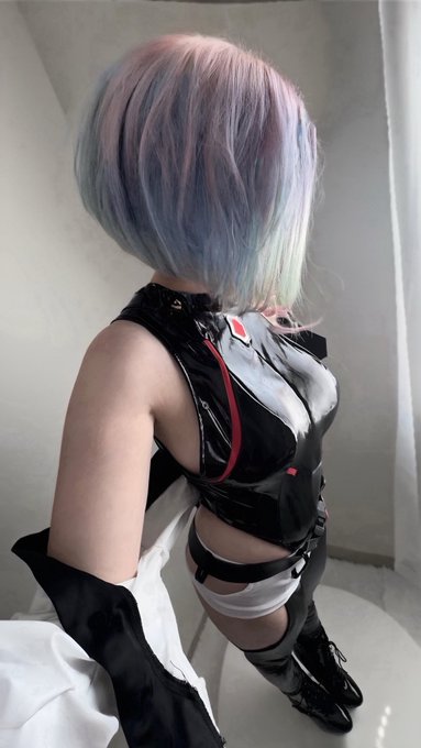 rebecca or lucy ?? https://t.co/xTS5ImJDQo