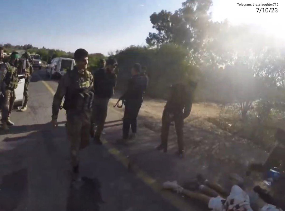 5/
These are screenshot from a video I will post later. Many tens of Hamas fighters blocking Road 232.

Anyone lucky enough to escape the festival with their cars, ran into these murderous psychopaths.

Look at the smile on their faces. 
Absolute evil. 
Resistance my ass.