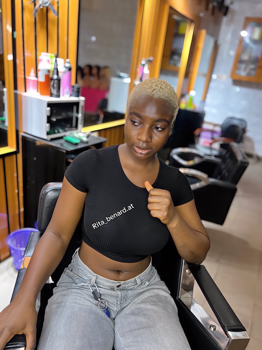 benar15183's tweet photo. Black gals and blond 🤝 #Bbnaijas9 #AliAminGandapur #October7 #BlackGirlMagic #igbogirls #beauty #haircut https://t.co/9S7l8V0VJ8