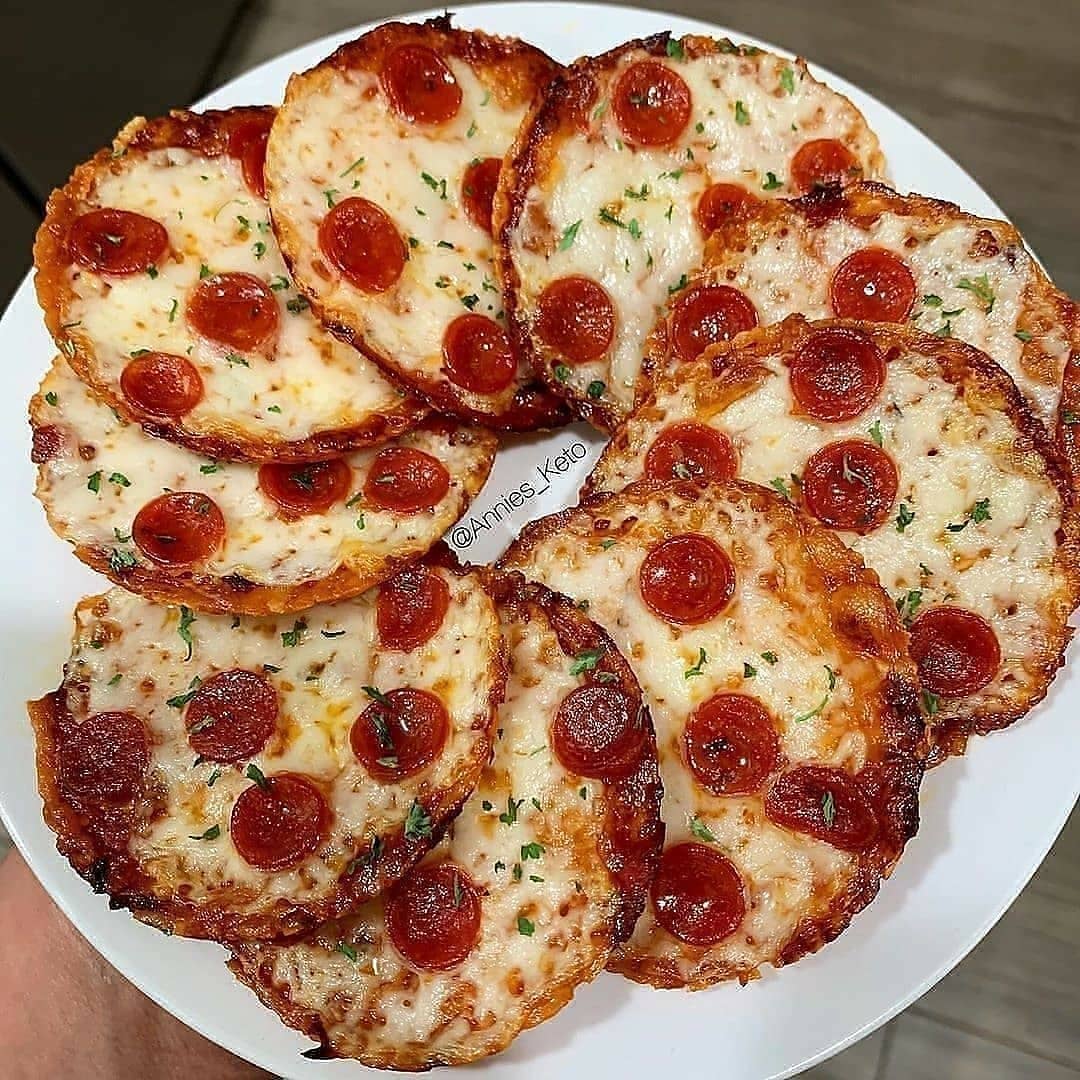 Lowcarbjiji's tweet image. Quick and easy pizza chips 🍕 
.
🙋Don’t forget to Get FREE eBook 🎁📩 "Ketogenic Diet: 365 Days of Keto, Low-Carb Recipes for Rapid Weight Loss" are available in the link in my BIO 👆 
⁠
By: annies_keto
#lowcarb #keto #ketohacks #hflcdiet #ketofastfood #fatlosshelp #ketofoodie