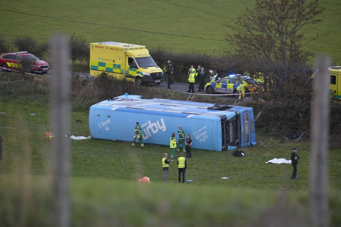 BPINewsOrg's tweet image. (1/2) ⬇️ A double-decker bus carrying 43 children from Strangford College crashed in County Down. 

The NIAS declared a major incident but has since stood it down. Four children were hospitalised.

#CountyDown #NorthernIreland #SchoolBusCrash