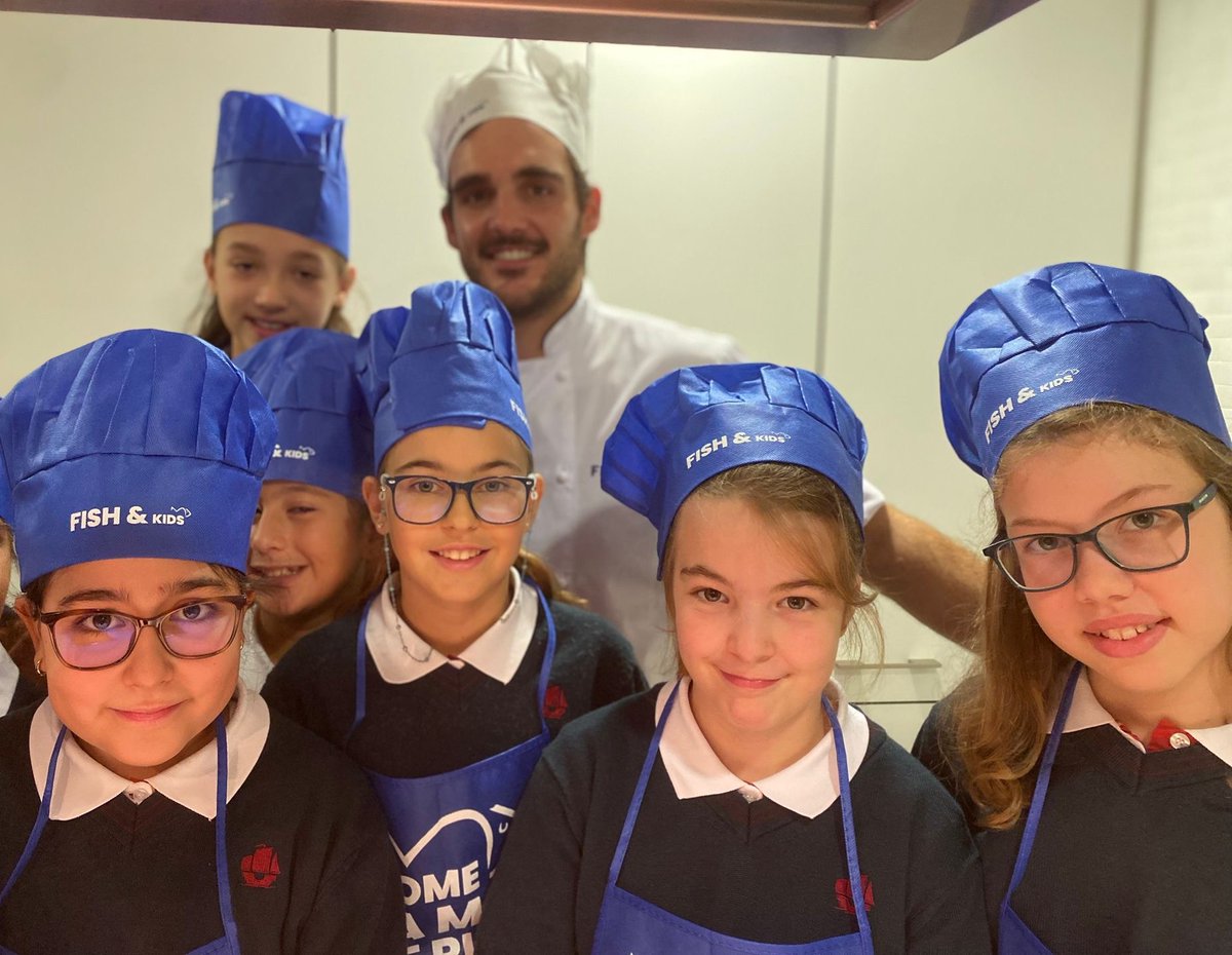 ¡Hoy hemos participado en Conxemar Fish &amp; Kids 🐟!
Hemos sido chefs y críticos gastronómicos por un día gracias a <a href="/conxemar/">conxemar</a> y @cookingfromspain 
¡Ha sido una fantástica experiencia, gracias Guille!

#conxemar #vigo #galicia #outdoorlearning #colegiolasacacias
