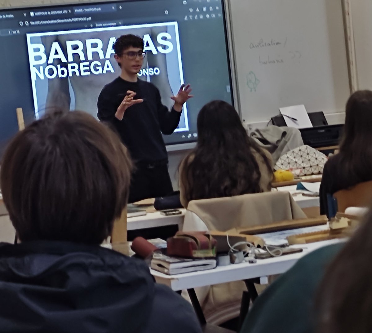 CpesRosaparks's tweet image. Visite de Afonso, ancien étudiant actuellement aux Beaux-Arts de Paris.
Ou comment témoigner avec beaucoup de générosité et de pertinence de son expérience des concours et donner des conseils judicieux 
.
.
#CAAP #cpescaap  #art #artspla #artsplastiques #formationsuperieure