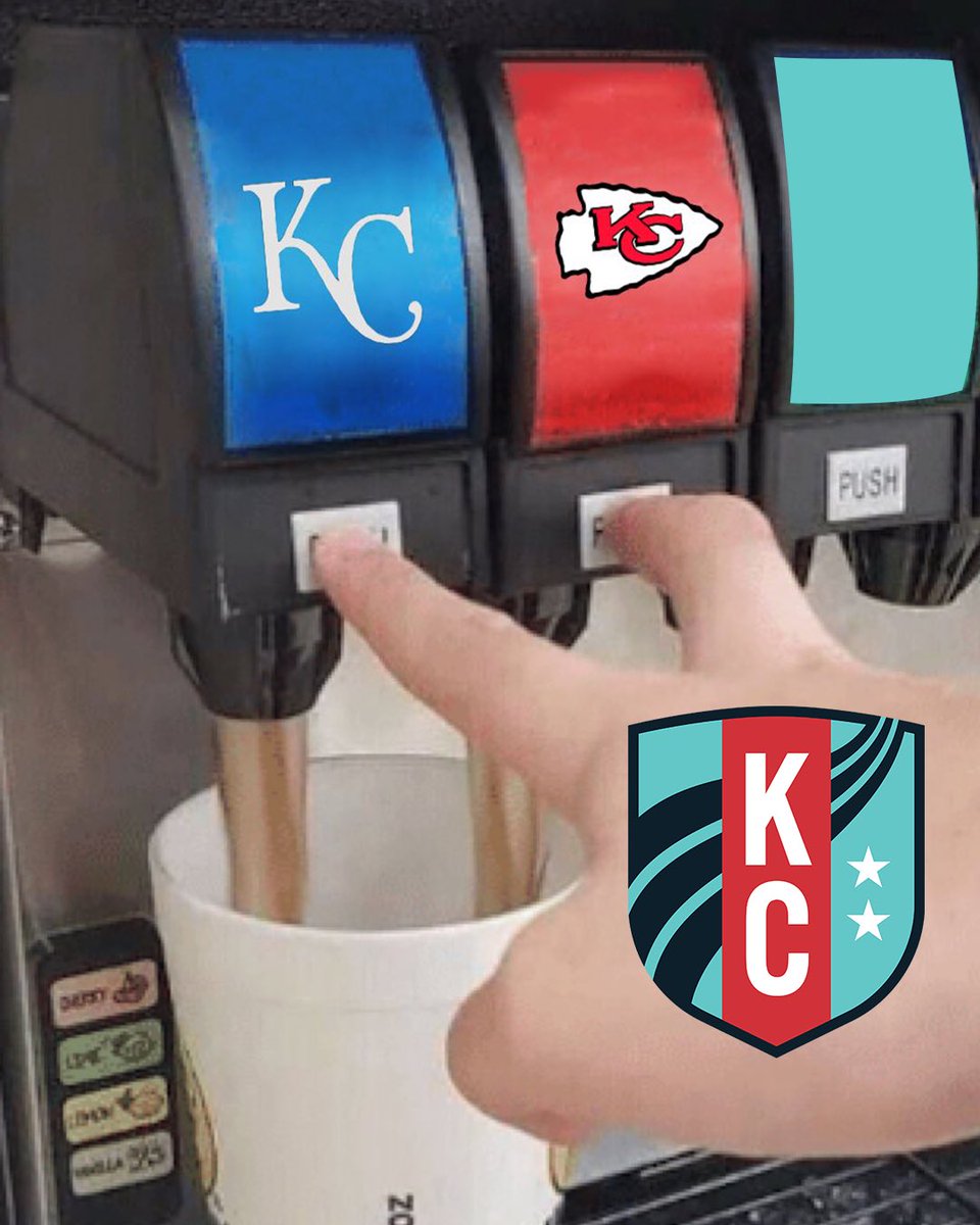 thekccurrent's tweet photo. us tn with all of #KCBABY. im sat.

@Royals 🤝 @Chiefs https://t.co/VXYhhZyD0K
