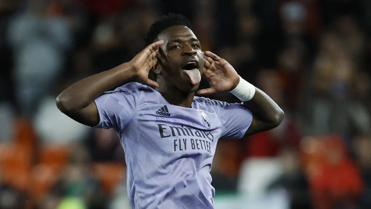 ¿Qué prefieres?

🔄 RT: Pasar una noche con Ester Expósito

❤️ Fav: Que Vinicius Jr NO gane el balón de oro