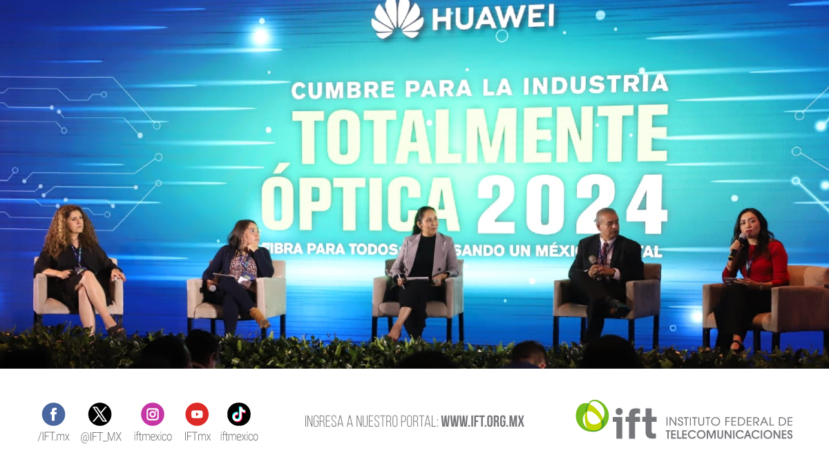 IFT_MX's tweet photo. #CITO2024 | En la #Mesa2. Experiencia de cliente 2H garantizada: objetivos y métodos, participan:
@IleanaGamaB, Directora de Información y Accesibiidad en el @IFT_MX. 
@sonixag, Analista Principal Senior Latam de @OmdiaHQ 
Juan Humberto Jiménez González, Consultor de Redes y Negocios, Departamento de Marketing ICT Mexico de @Huawei. 
Alethia Izébel Guzmán Navarrete, Head of #TransformaciónDigital de @TelefonicaMX 
Modera : @GabrielaGtzS, Coordinadora General de Planeación Estratégica del @IFT_MX. 
Señala que existen 97 millones de personas usuarias que se conectan a internet, el 81% de la población es de seis años y más.
Esto equivale a casi 36 millones más de usuarios que en 2015