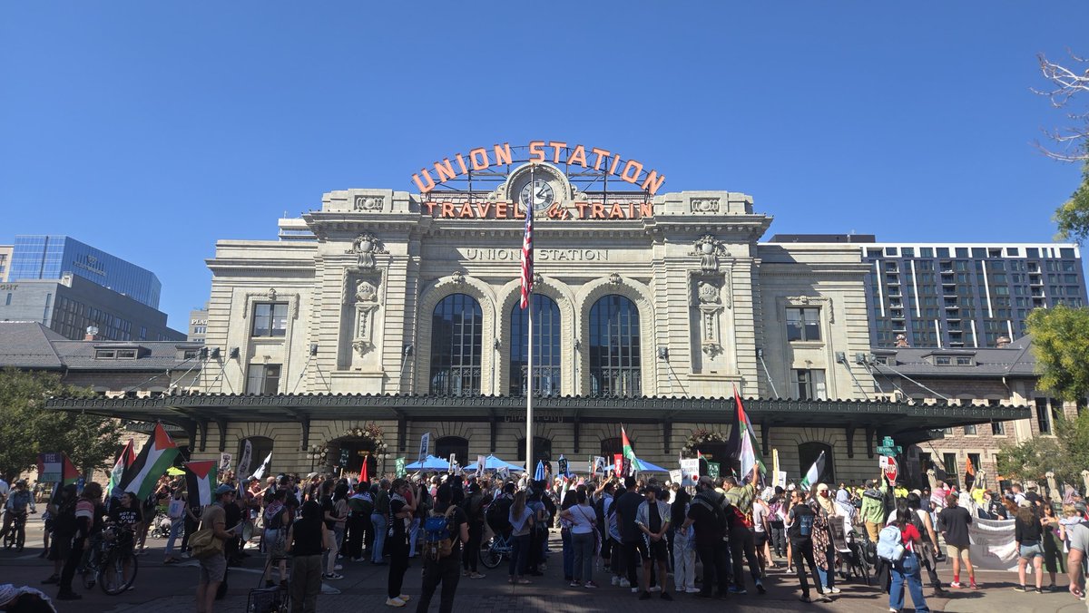 HumanizingStory's tweet image. Pro-Palestinegroup converge at Union station in downtown Denver on October 7th.