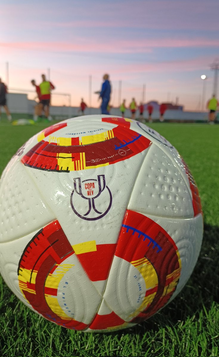 😍 !!UFF, COMO NOS PONE ESTO!!

⚽️ Hoy se entrena con el balón de la #CopaDelRey.
