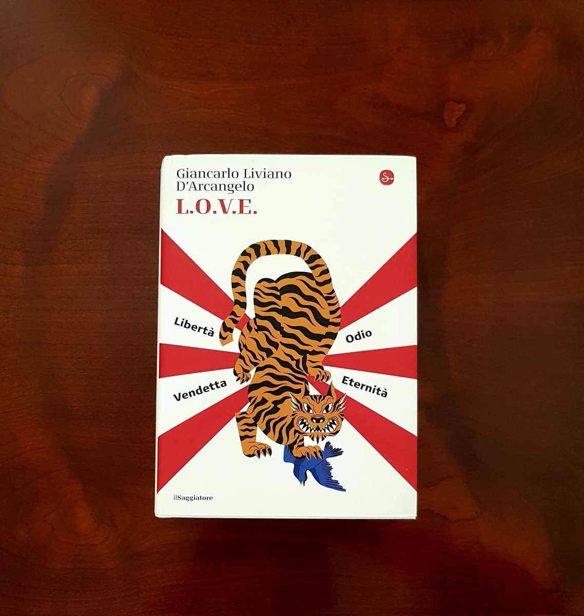846 pagine e ne ho lette più della metà in meno di tre giorni. Conto di finirlo prestissimo.