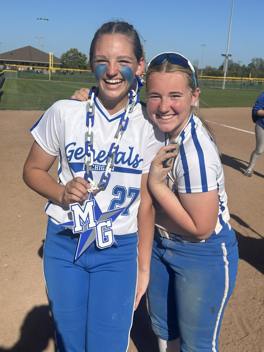 JordynMT2029's tweet photo. It was a great weekend spent on the field with the team! @MichiganGenera1!

Here are a few highlights from both sides of the game 💙

#softball #fastpitch #pitcher #MichiganGenerals #GritGratitudeGreatness #G3 #team https://t.co/FAahv3qYpo