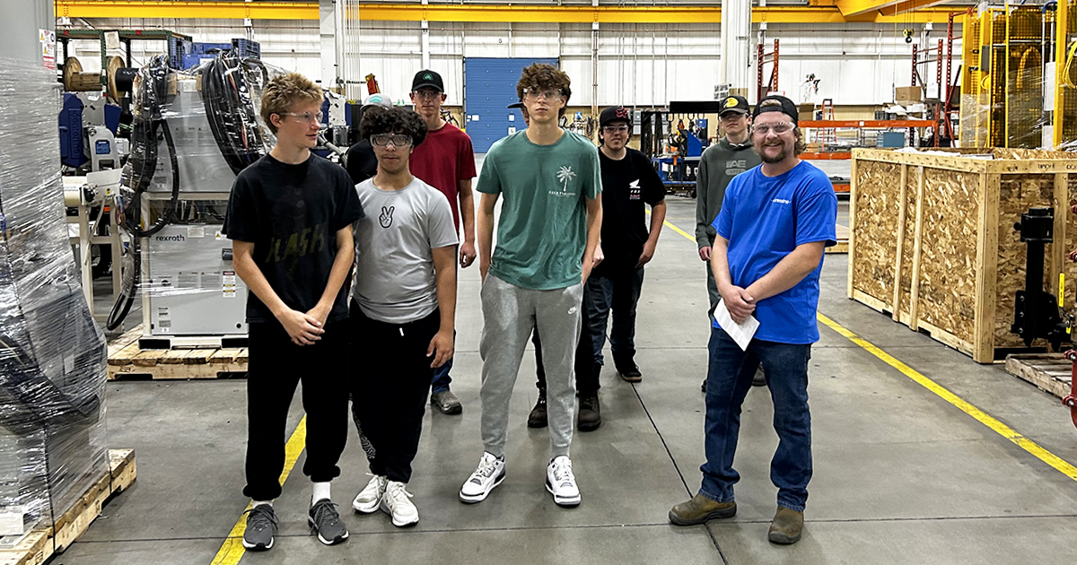 Centerline_Ltd's tweet photo. We had an amazing day hosting 40 North Star High School students and Sandwich Secondary School students! A big shoutout to our five apprentices and recent-ticketed employees who led the tours.
๐ #MFGDay #Education #FutureLeaders #centerlineyoubelonghere #CenterLineWindsor #YQG https://t.co/jxBTSdrGV5