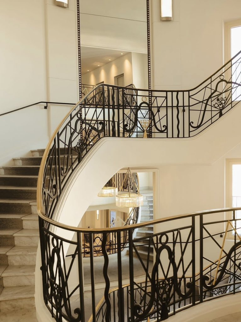 Hotel Martinez, in The Unbound Collection by Hyatt, Cannes, Fransa 🇫🇷

🛎Daha çok modern bir iç tasarım ve tamamen konforlu mobilya seçimlerinin yapıldığını gördüğümüz Hotel Martinez muhteşem bir konumda yer almaktadır.

#HotelForex #OnlineTravelAgency #Fransa