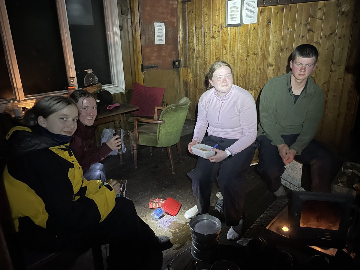 Bothy night! Warm by the wood burner. It’s a thought to go back outside to the tents! 🏕️