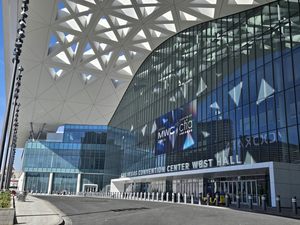 christpatsi's tweet image. One day for #MWCLV show start. All things Enterprise #5G in focus this year  📶🏭🚓 #GSMA