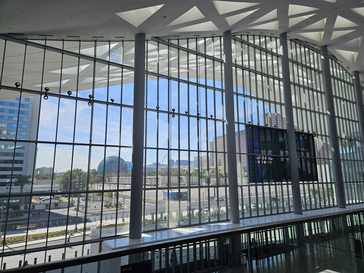 christpatsi's tweet image. One day for #MWCLV show start. All things Enterprise #5G in focus this year  📶🏭🚓 #GSMA