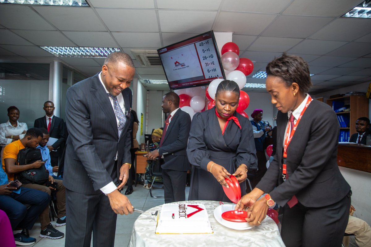 CelestinMukeba's tweet image. Revivez en images la première journée de la semaine du client chez @equitybankcongo
J'ai effectué une tournée dans nos agences afin de vous accueillir et de vous remercier personnellement pour votre fidélité.
#Equitybcdc #CustomerWeek #aboveandbeyond