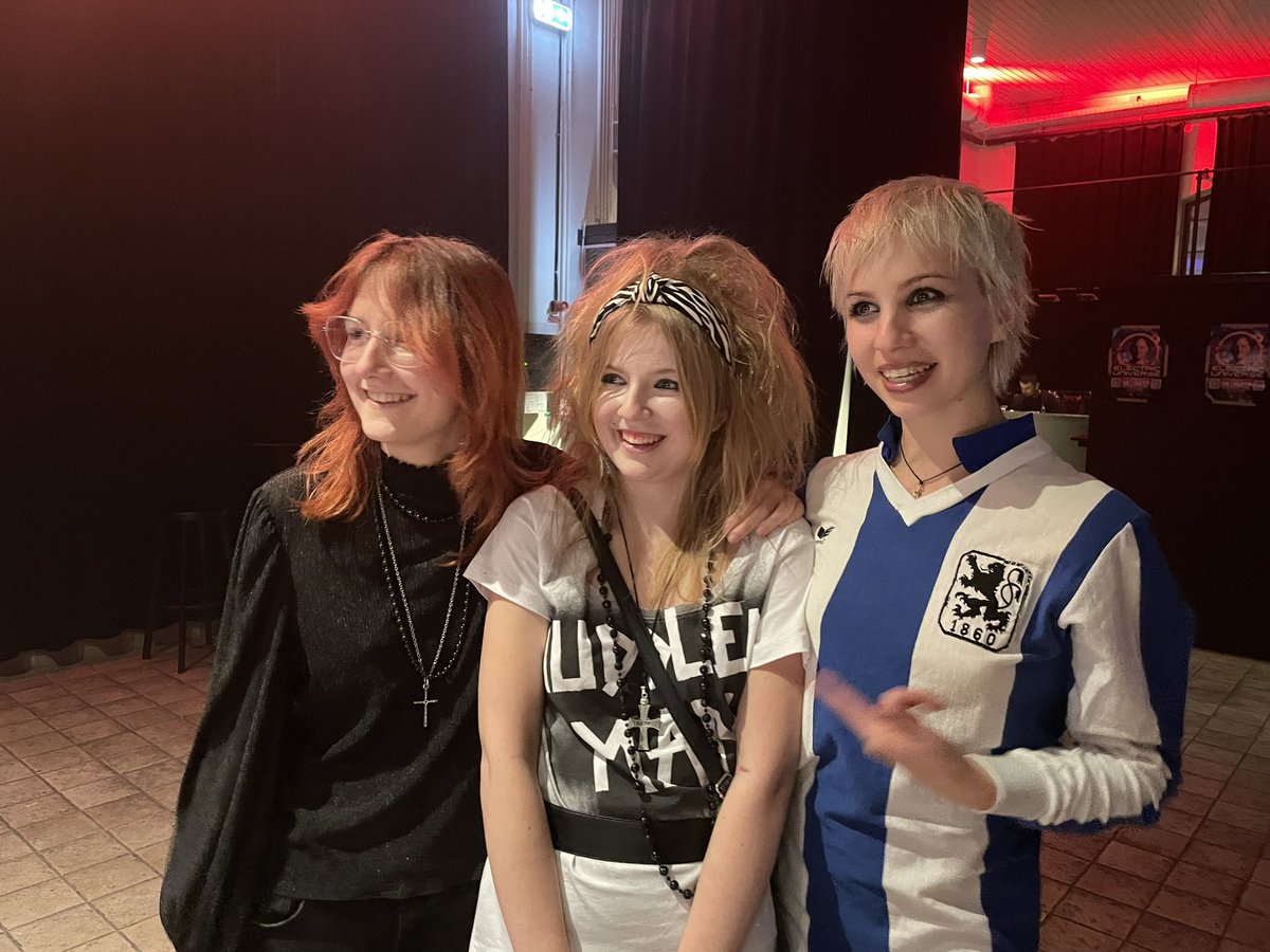 PythonPyy's tweet image. Yea so were bffs with stella rose now