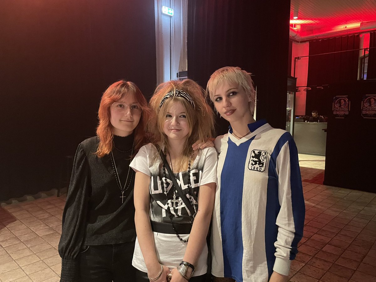 PythonPyy's tweet image. Yea so were bffs with stella rose now