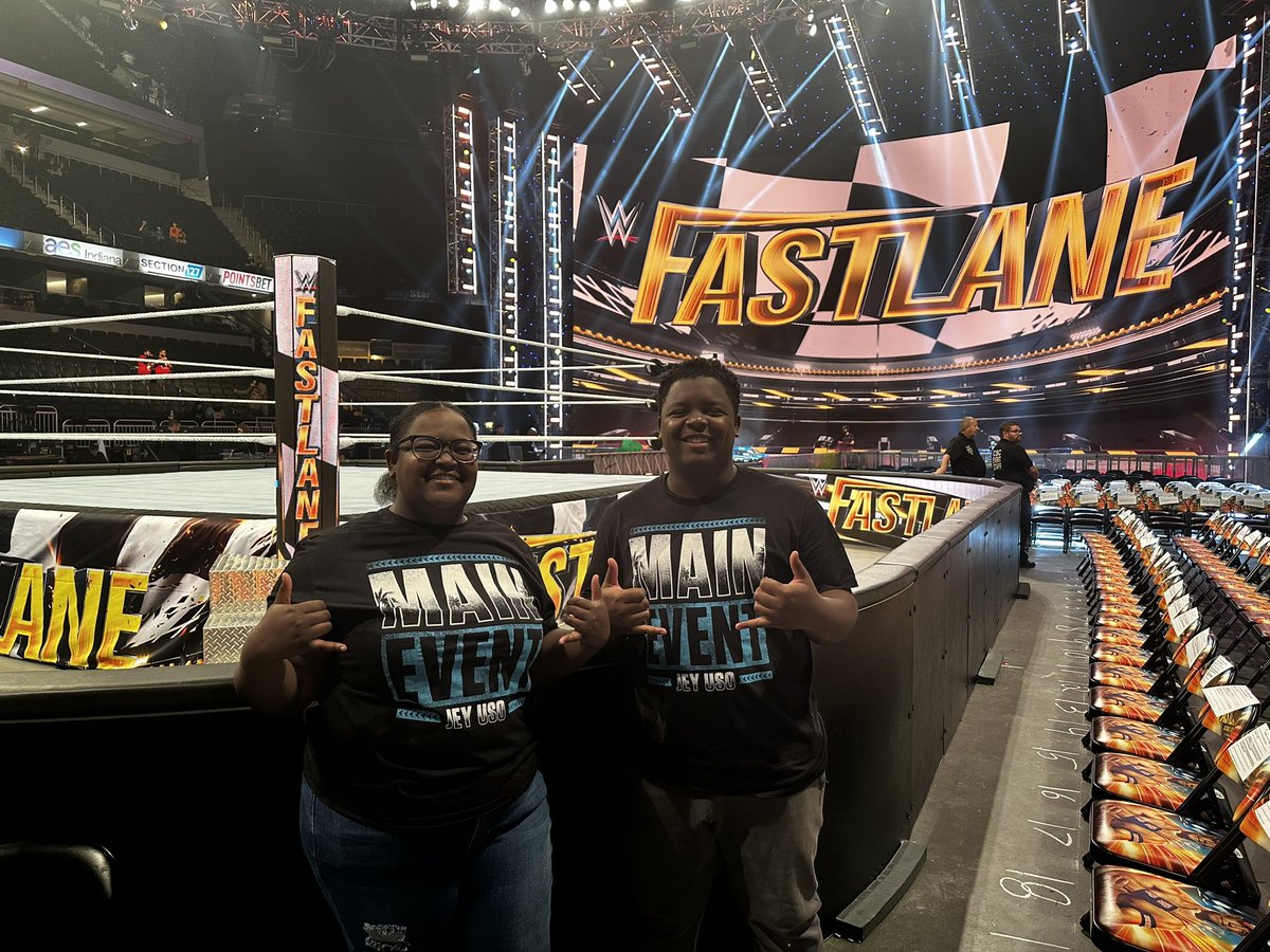 neahvibes's tweet image. YEAR AGO TODAY I WENT TO MY FIRST EVER WRESTLING SHOW AND PLE … 🥹
10 year old me wasn’t able to go to shows…
BUT I GOT BIG GIRL MONEY NOW 🤪
what a wild ride it’s been !!
#WWEFastlane