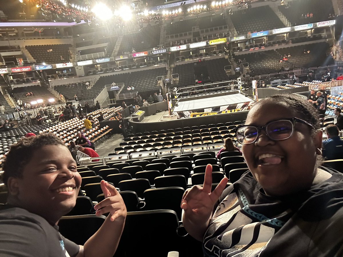 neahvibes's tweet image. YEAR AGO TODAY I WENT TO MY FIRST EVER WRESTLING SHOW AND PLE … 🥹
10 year old me wasn’t able to go to shows…
BUT I GOT BIG GIRL MONEY NOW 🤪
what a wild ride it’s been !!
#WWEFastlane